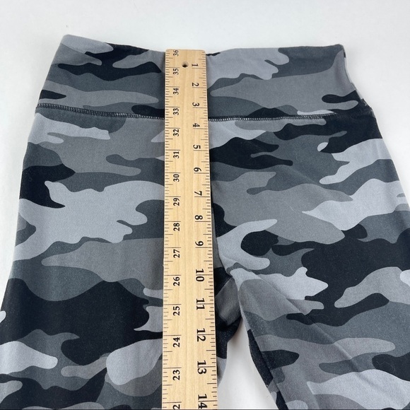 Wild Fable Crop Leggings Womens Small Gray Camo - Picture 6 of 8